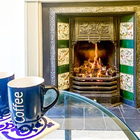 The Vines - Stunning Period Home With Free Parking *