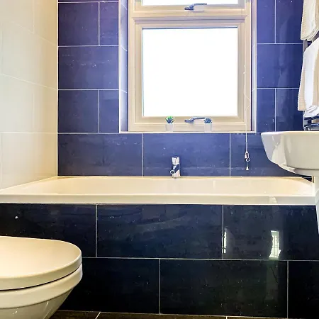 The Vines - Stunning Period With Free Parking Apartment *