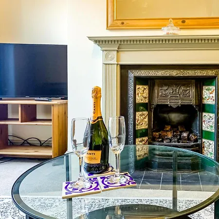 The Vines - Stunning Period Home With Free Parking York
