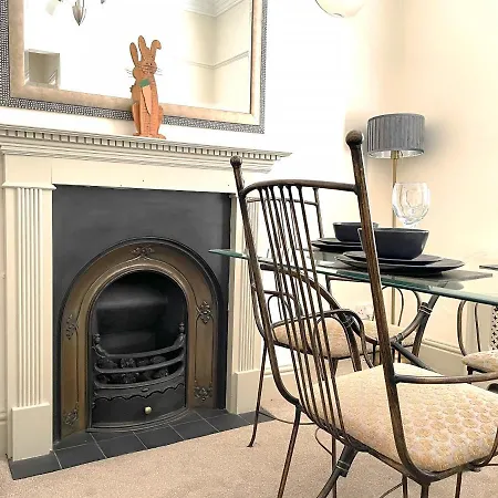 Casa de Férias The Vines - Stunning Period Home With Free Parking *
