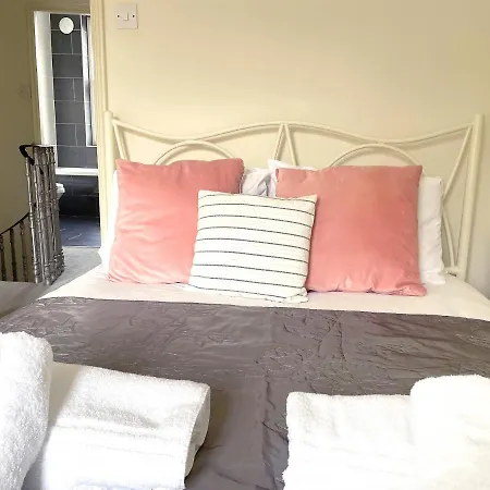 The Vines - Stunning Period - Free Parking -