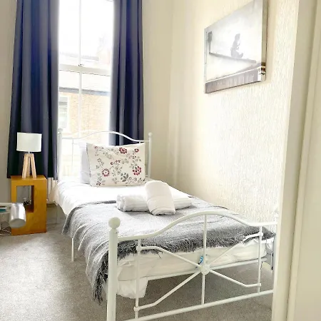 The Vines - Stunning Period - Free Parking -