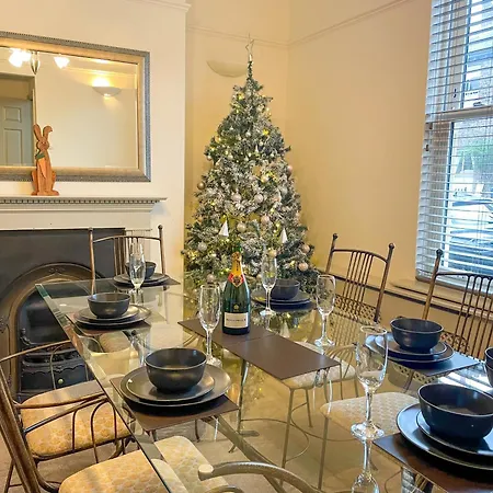 Holiday home The Vines - Stunning Period Home With Free Parking *