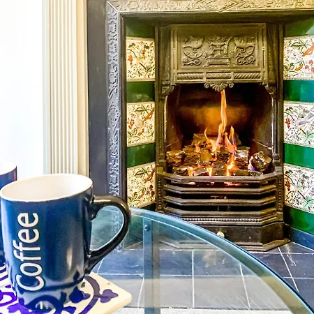 The Vines - Stunning Period Home With Free Parking *
