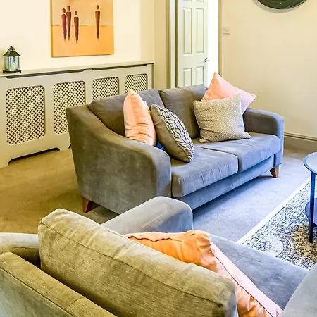 The Vines - Stunning Period Home With Free Parking *