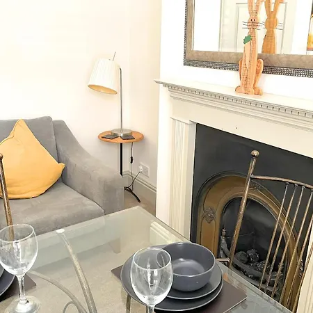 The Vines - Stunning Period Home With Free Parking
