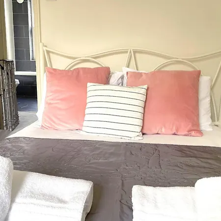 The Vines - Stunning Period Home With Free Parking York