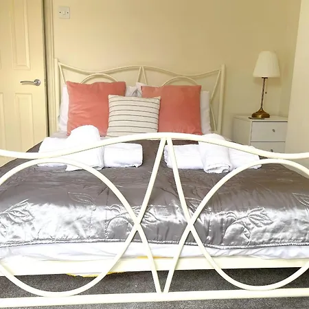 Casa de Férias The Vines - Stunning Period Home With Free Parking