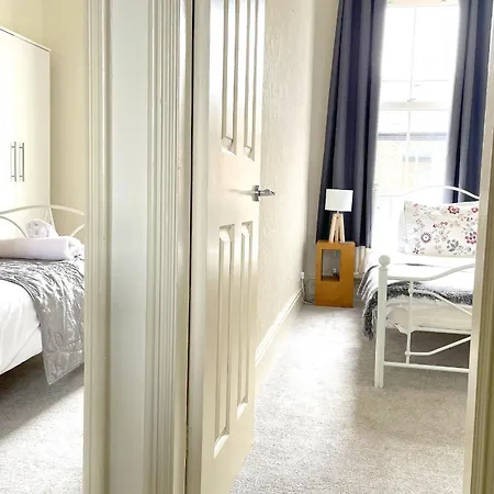 The Vines - Stunning Period Home With Free Parking Casa de Férias *