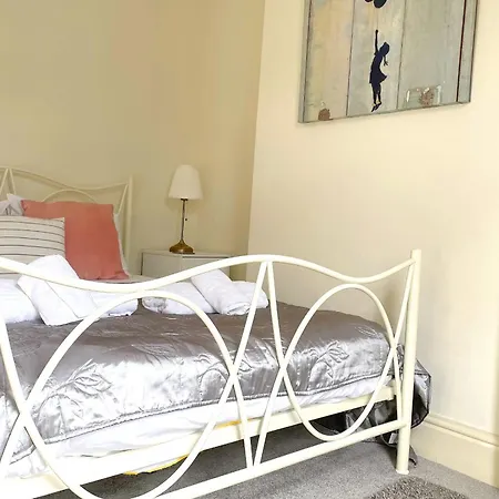 Casa de Férias The Vines - Stunning Period Home With Free Parking *