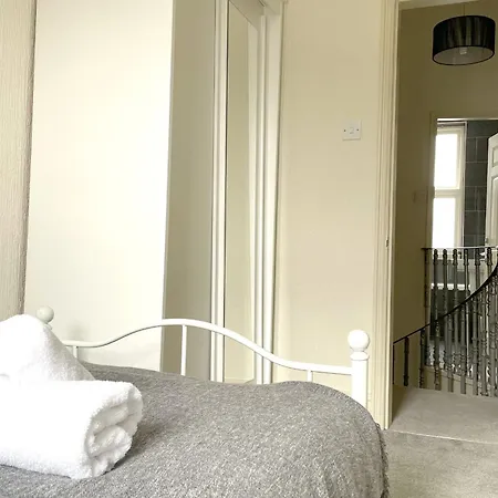 Casa de Férias The Vines - Stunning Period Home With Free Parking