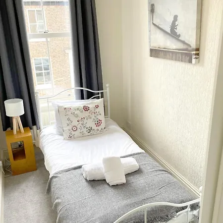 Casa de Férias The Vines - Stunning Period Home With Free Parking *