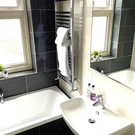 The Vines - Stunning Period Home With Free Parking *