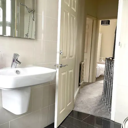 Casa de Férias The Vines - Stunning Period Home With Free Parking