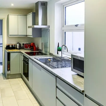 The Vines - Stunning Period Home With Free Parking *