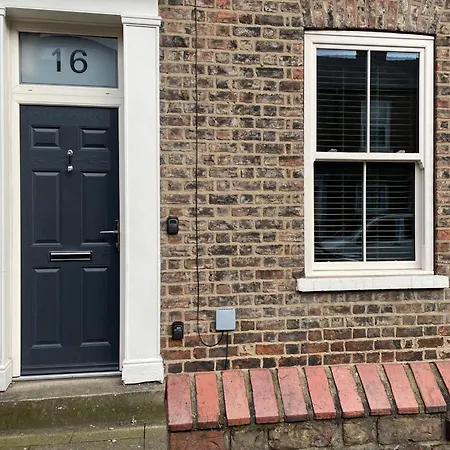 The Vines - Stunning Period Home With Free Parking *
