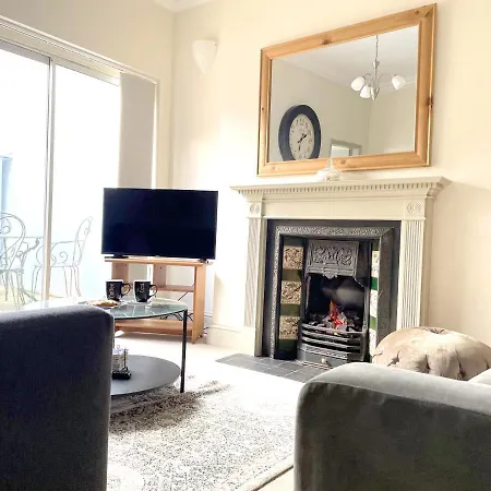 The Vines - Stunning Period - Free Parking -